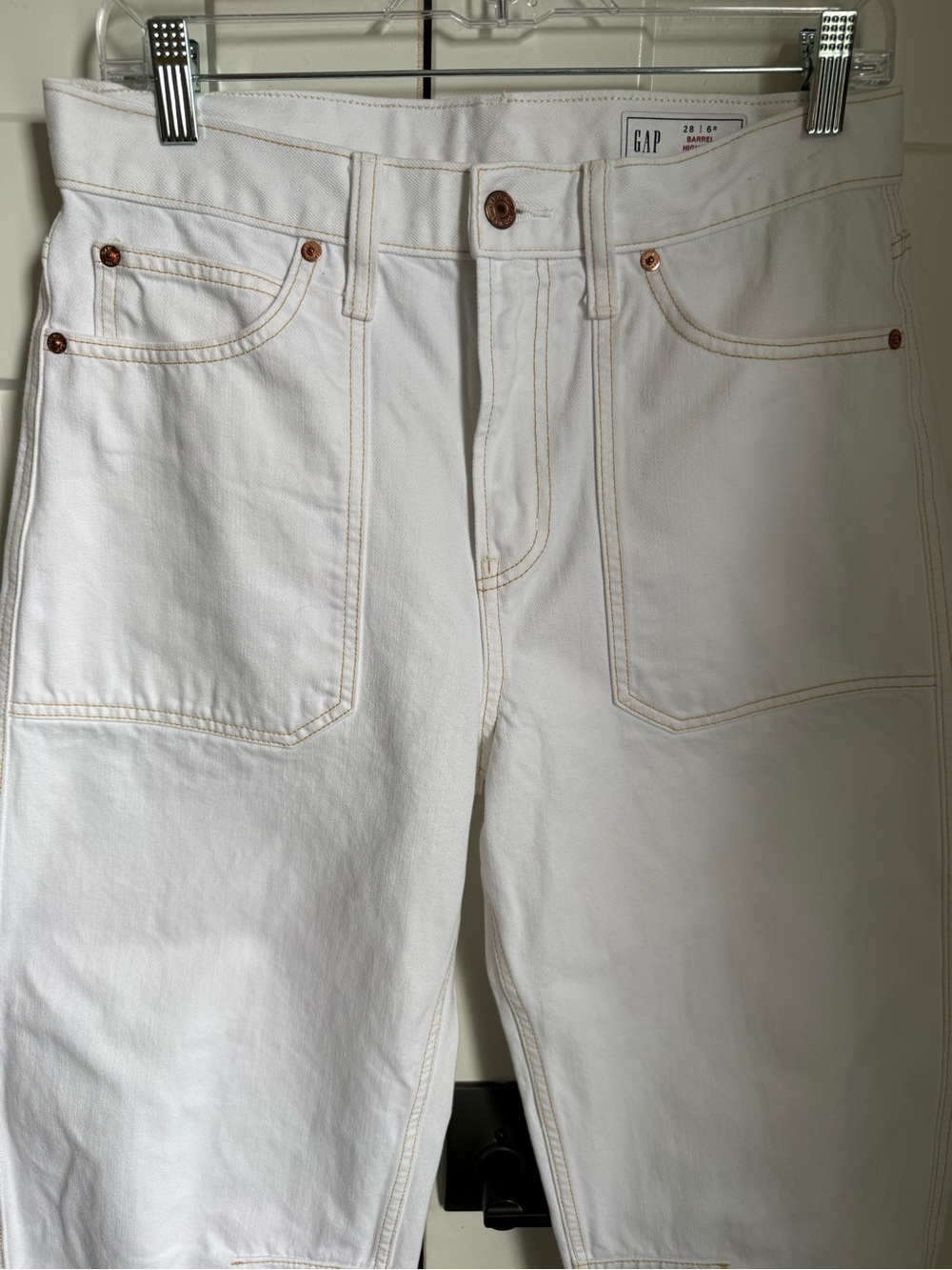 NWOT Gap Barrel Carpenter jeans in off-white. Size 28. Very flattering. - Picture 6 of 10